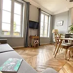 Au Fil De L\'Eau